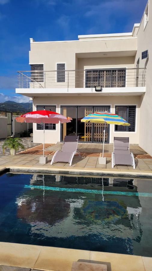 Coquette Villa Avec Piscine Flic en Flac ภายนอก รูปภาพ